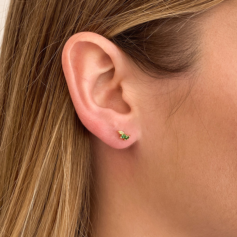 Clous d'oreilles plaqué or 3 strass vert