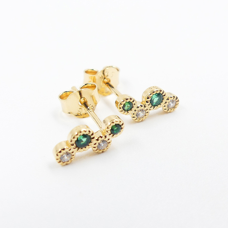 Clous d'oreilles plaqué or zigzag strass