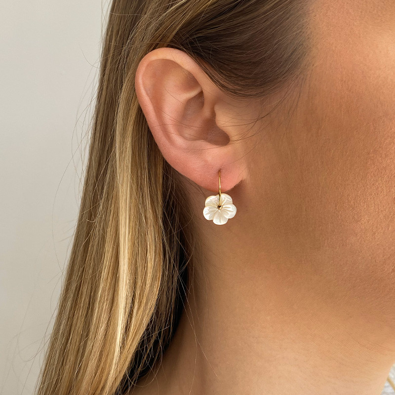 Créoles Doré 15mm fleur nacre