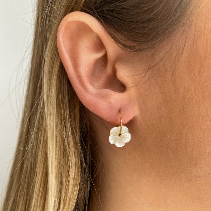 Créoles Doré 15mm fleur nacre