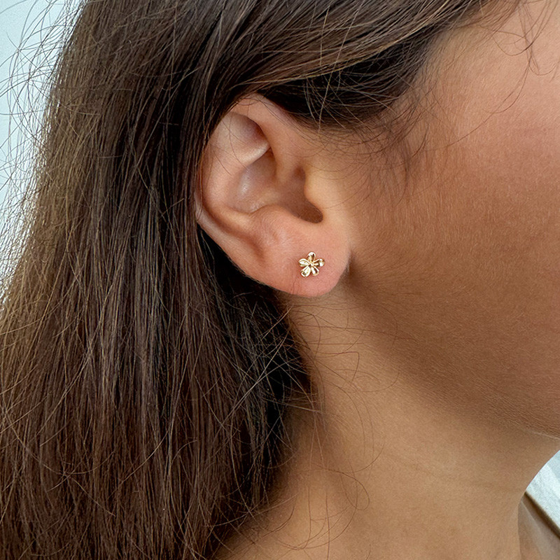 Clous enfant plaqué or mini fleur