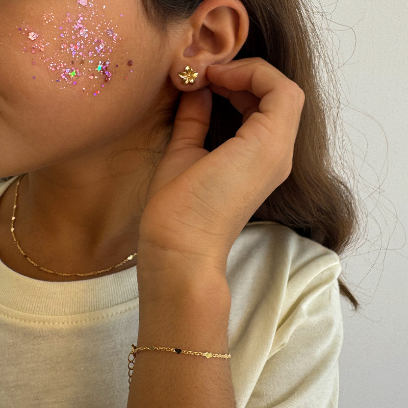 Bracelet enfant plaqué or avec petits coeurs