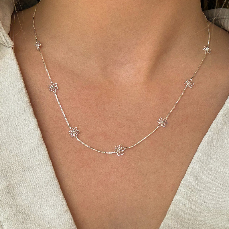 Collier Argent fleurs ajourées