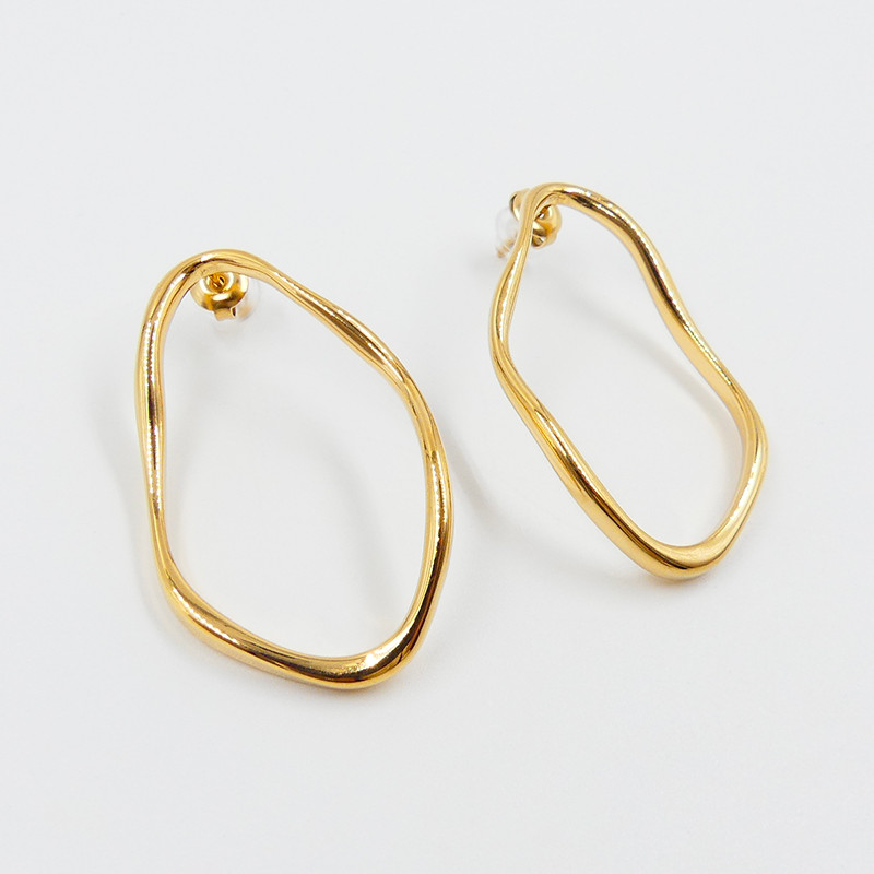 Boucles d’oreilles acier doré ondulées