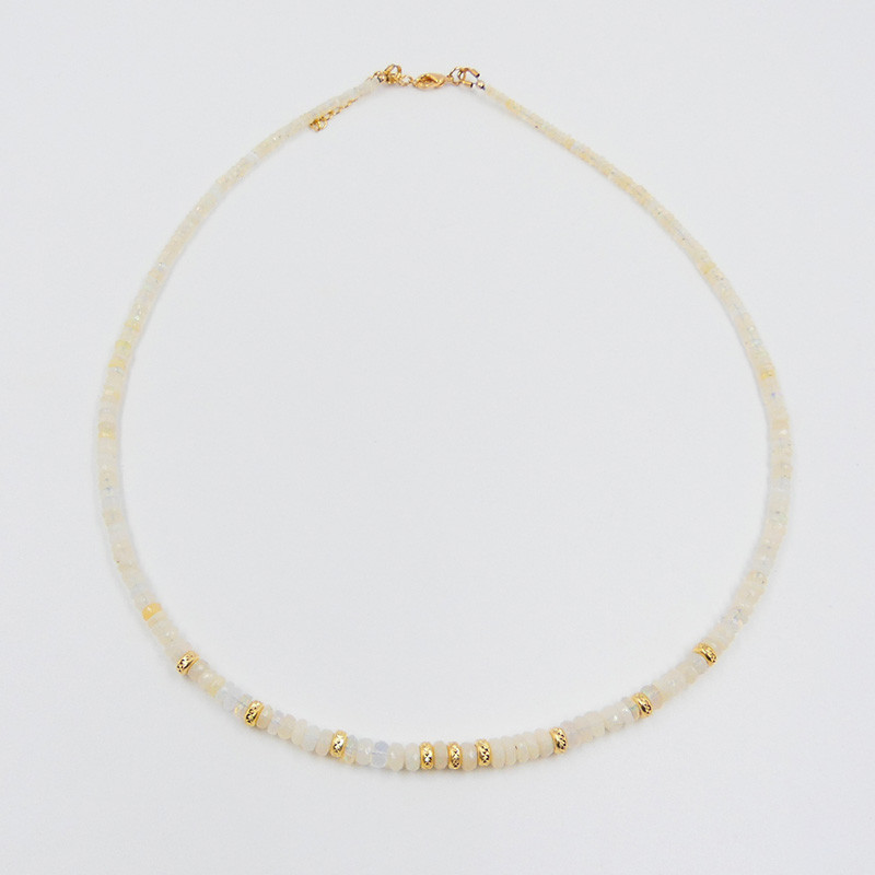 Collier Plaqué or pierres opale blanche