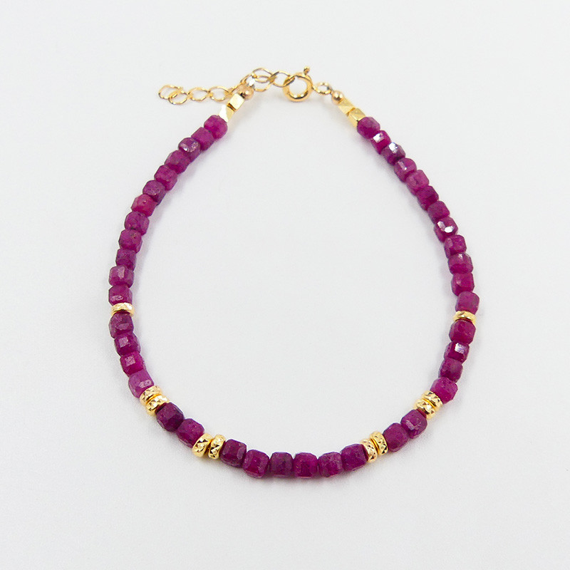 Bracelet doré et rubis