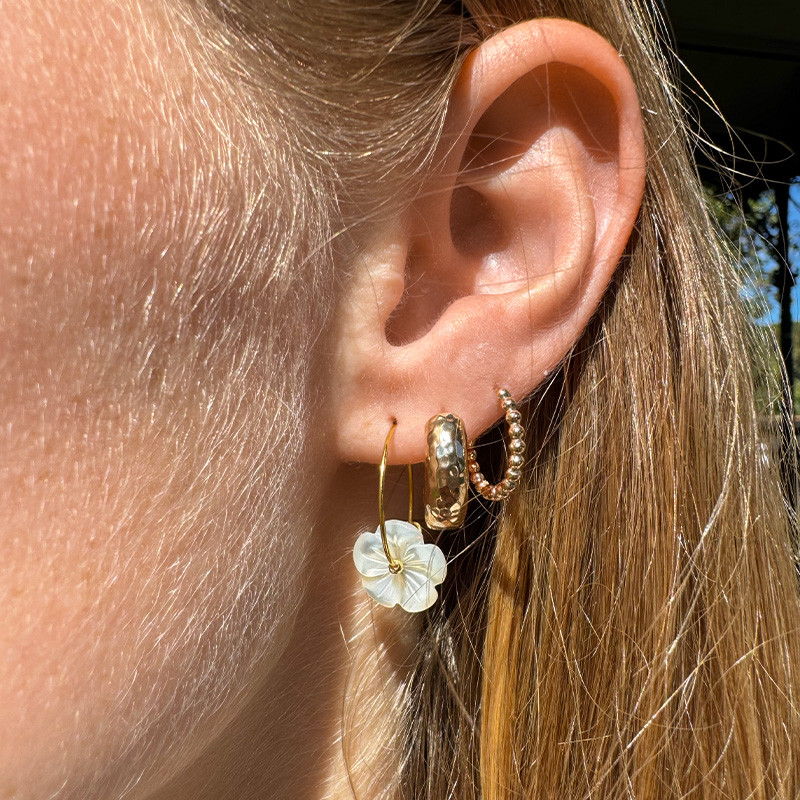 Créoles Doré 15mm fleur nacre