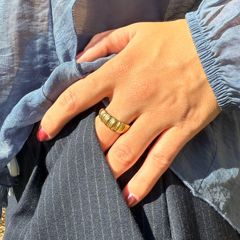 Bague ajustable acier doré relief matelassé