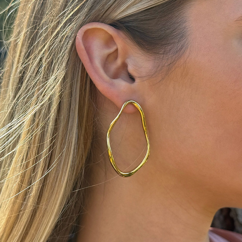 Boucles d’oreilles acier doré ondulées