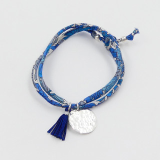 Bracelet Cordon Liberty Argent médaille martelée et pompon bleu