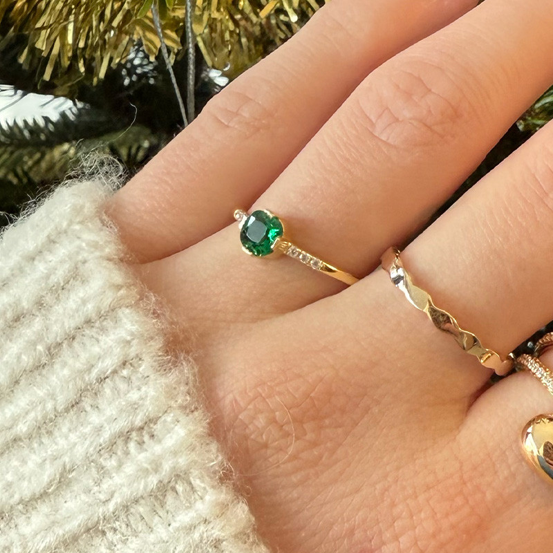 Bague Plaqué or strass et solitaire vert