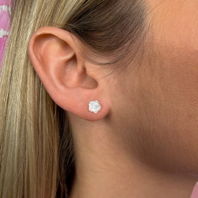 Clous argent fleur nacre