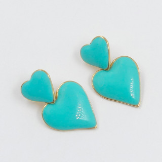 Zoom sur les boucles d’oreilles acier double coeur bleu