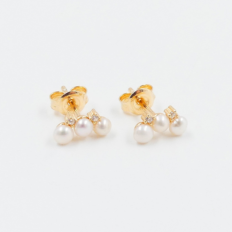 clous d'oreilles perles