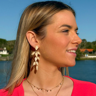 Boucles d’oreilles pendantes feuilles blanches