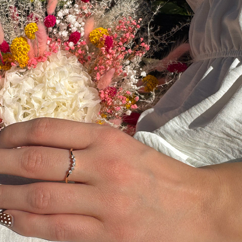 Bague Dorée chevron éclat strass