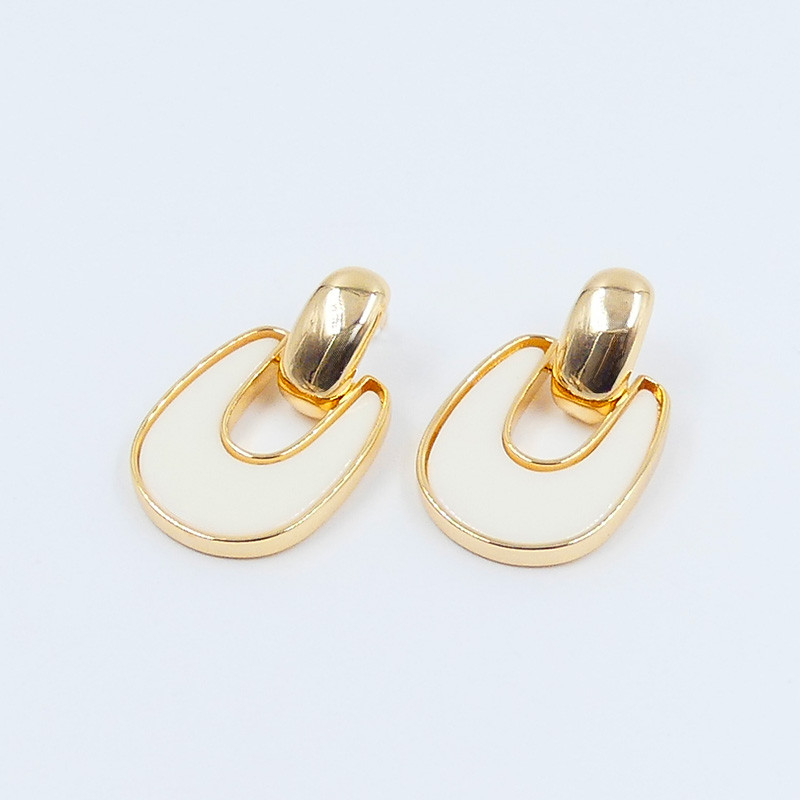 Boucles d’oreilles géométrique résine ivoire