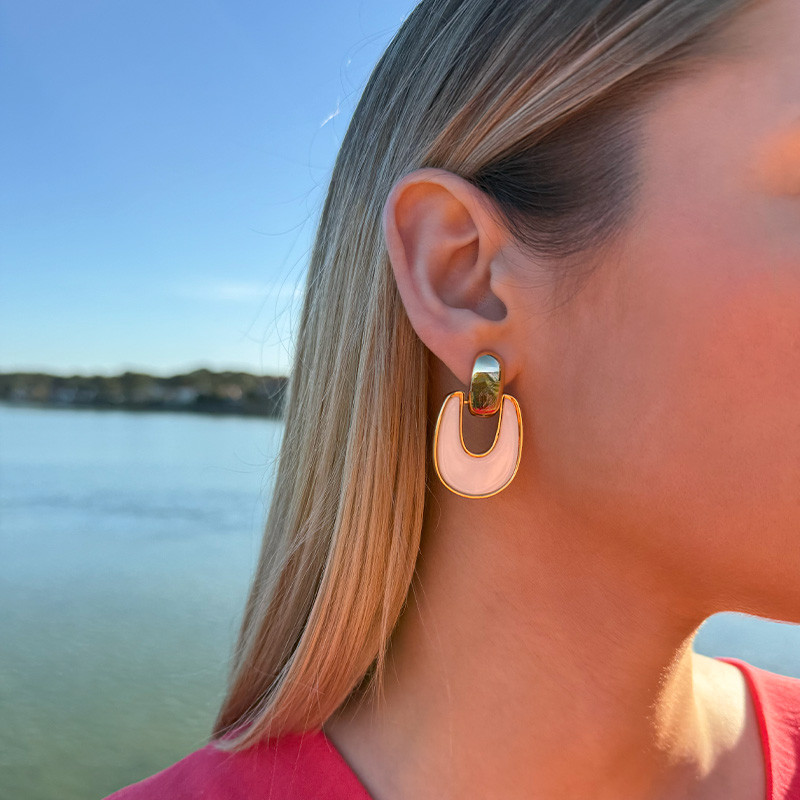 Boucles d’oreilles géométrique résine ivoire