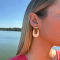 Boucles d’oreilles géométrique résine ivoire