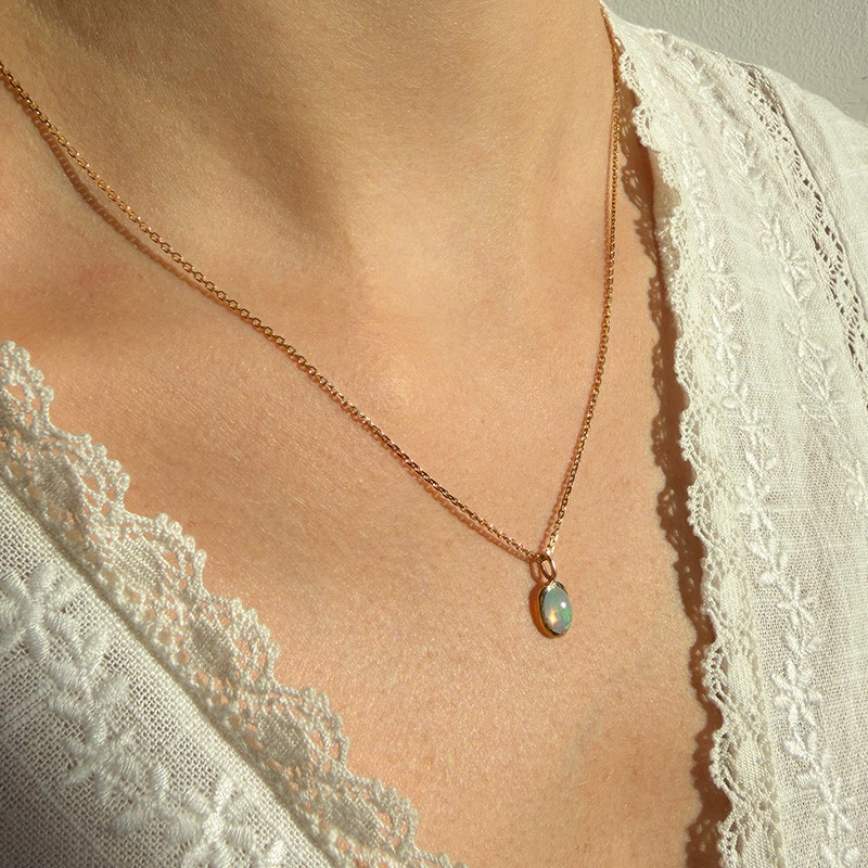 Collier or 18 carats & Opale de Feu