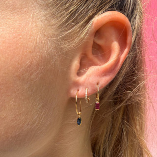 Composition de boucles d'oreilles en or 18 carats