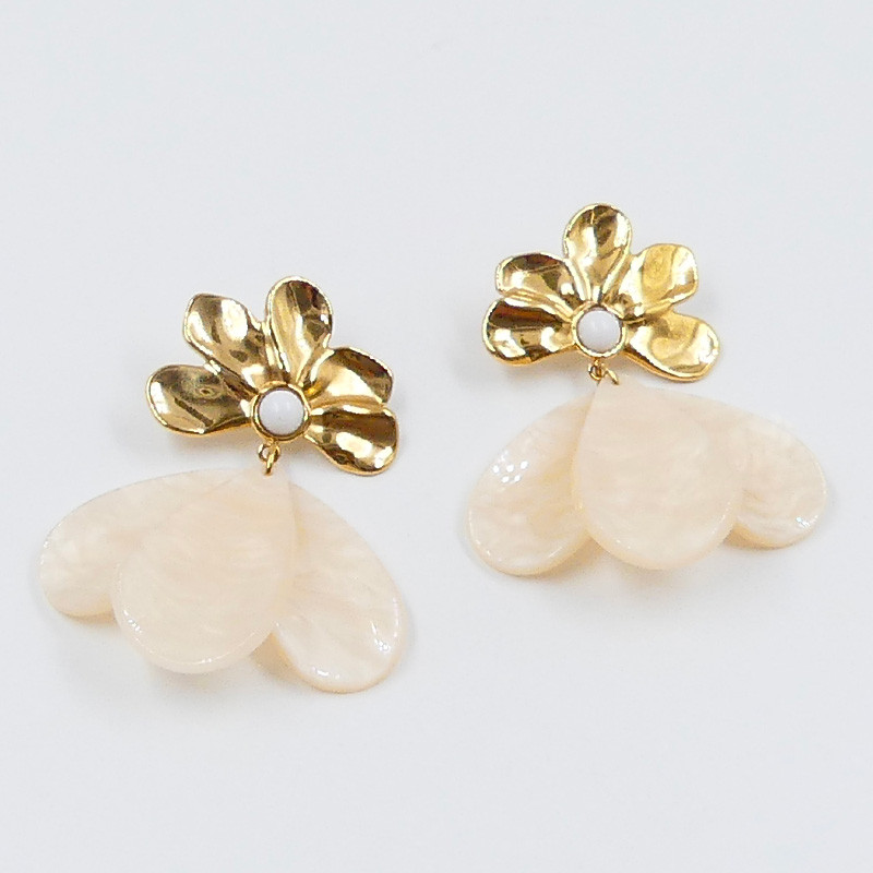 Boucles d’oreilles Fleur acier doré & Nacré