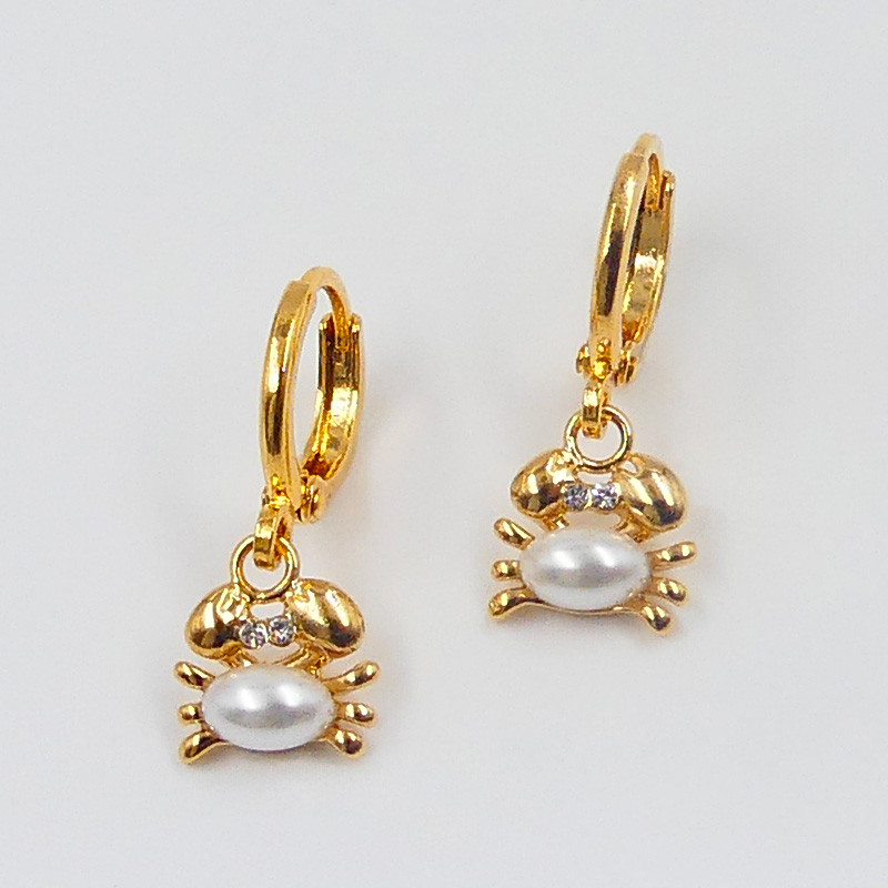 Boucle d'oreille crabe nacre dorée