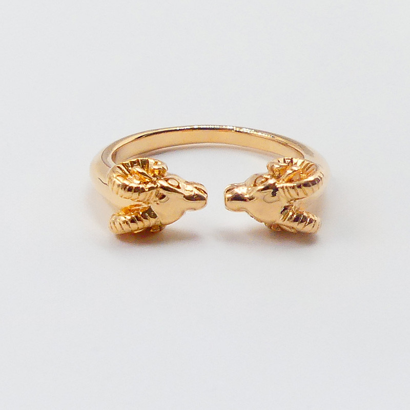 Bague bélier dorée femme