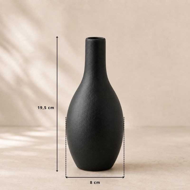 vase noir décoratif forme allongée