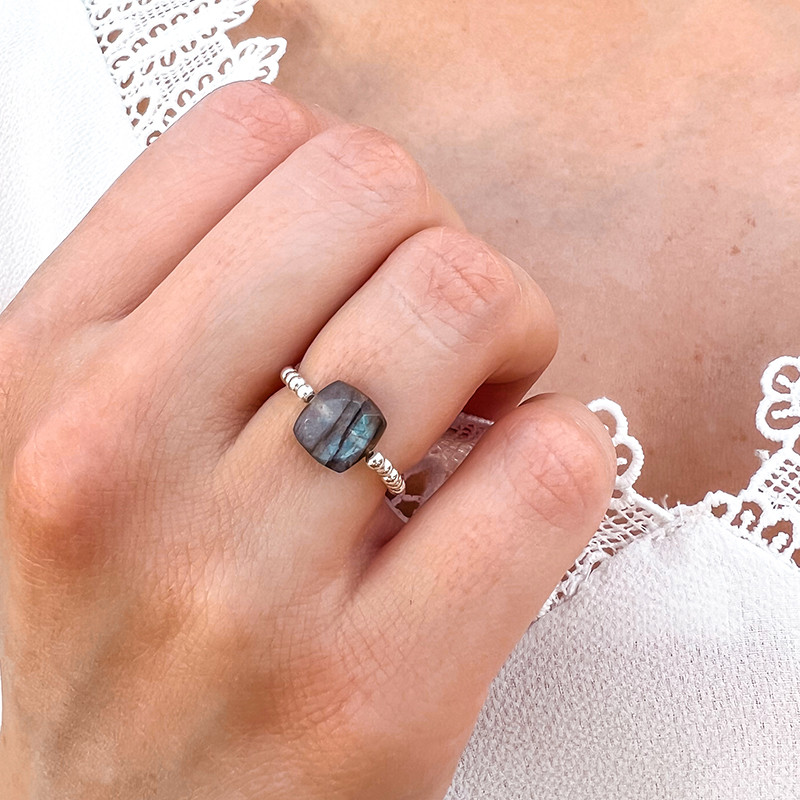 Bague Argent élastique et petite pierre fine