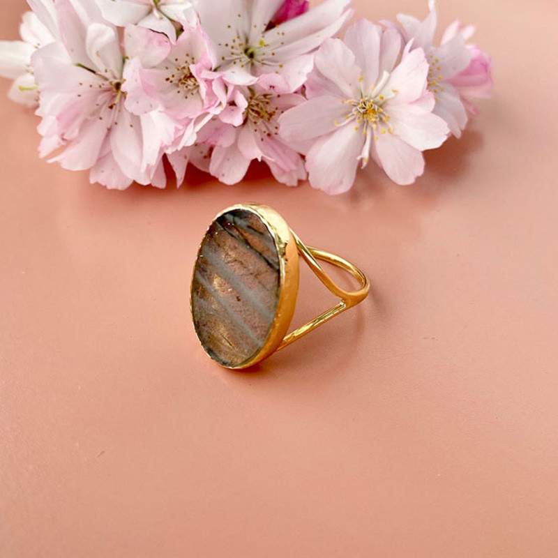 Bague Dorée grande pierre Labradorite